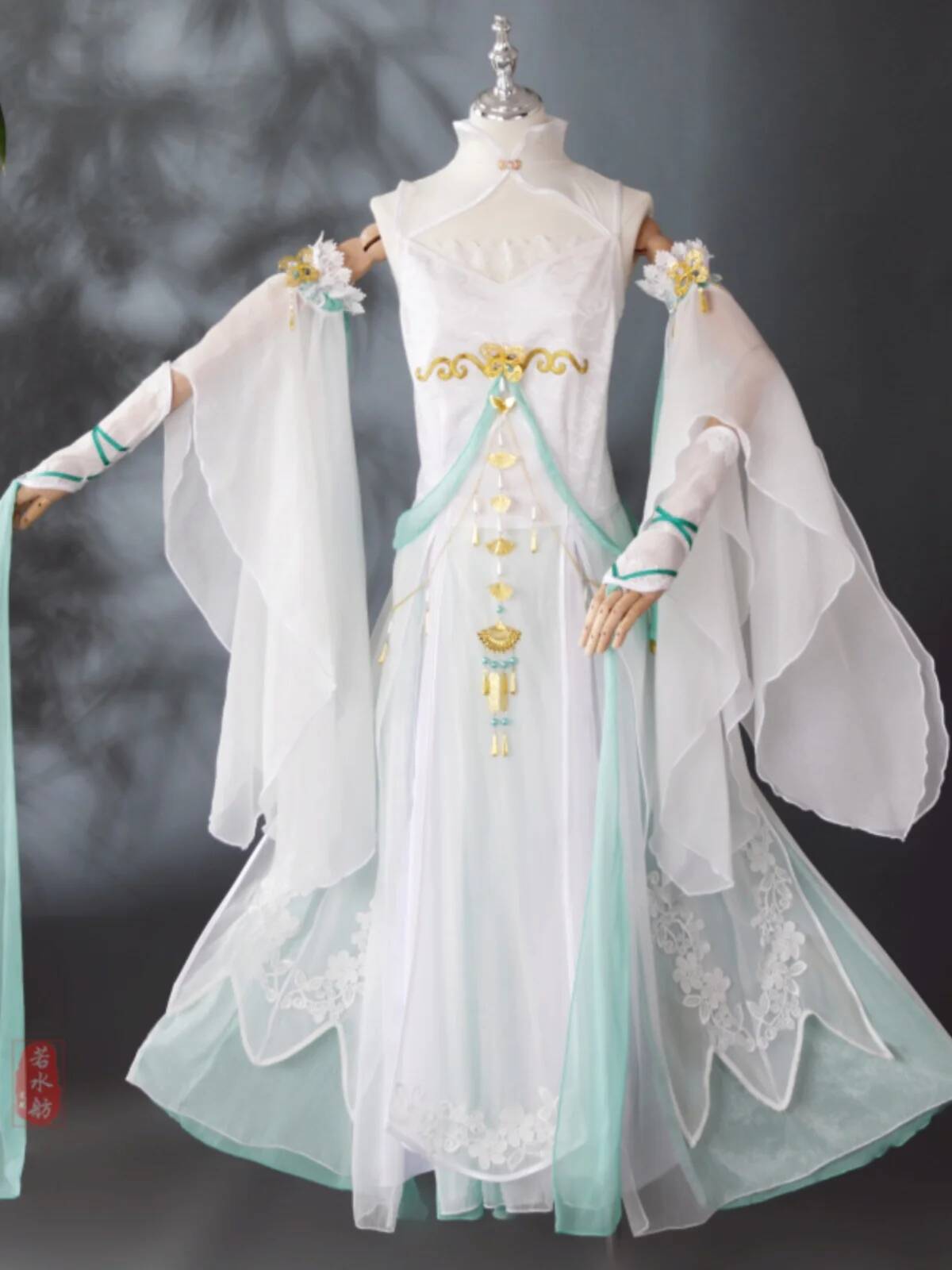العدالة على الانترنت لعبة المي - مراجعة Cosplay Anime Online وسعره